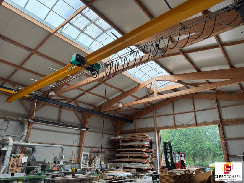 Location - Local d'activité 825m² - Eslettes