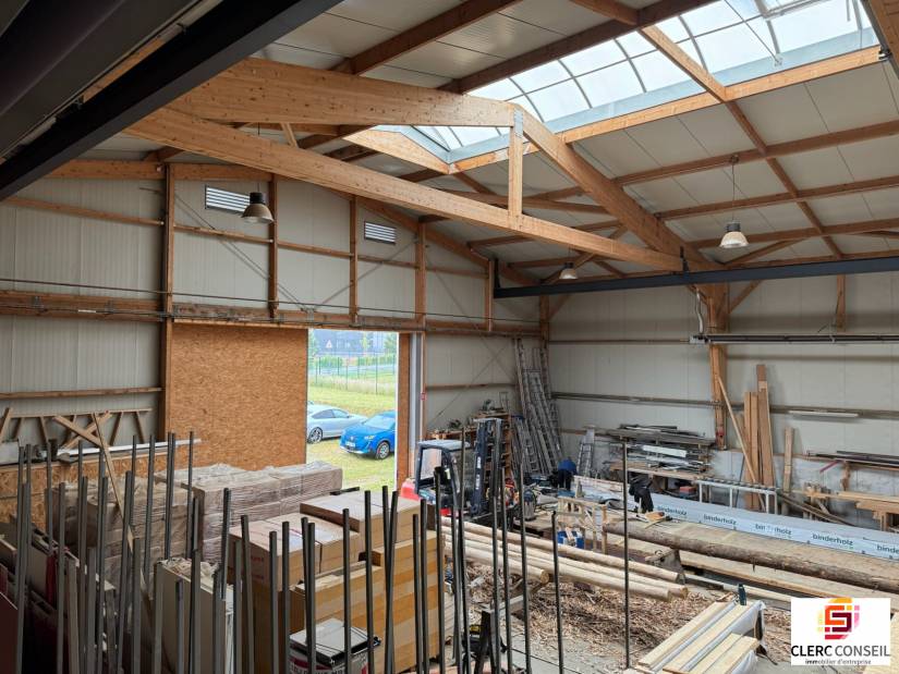 Location - Local d'activité 825m² - Eslettes