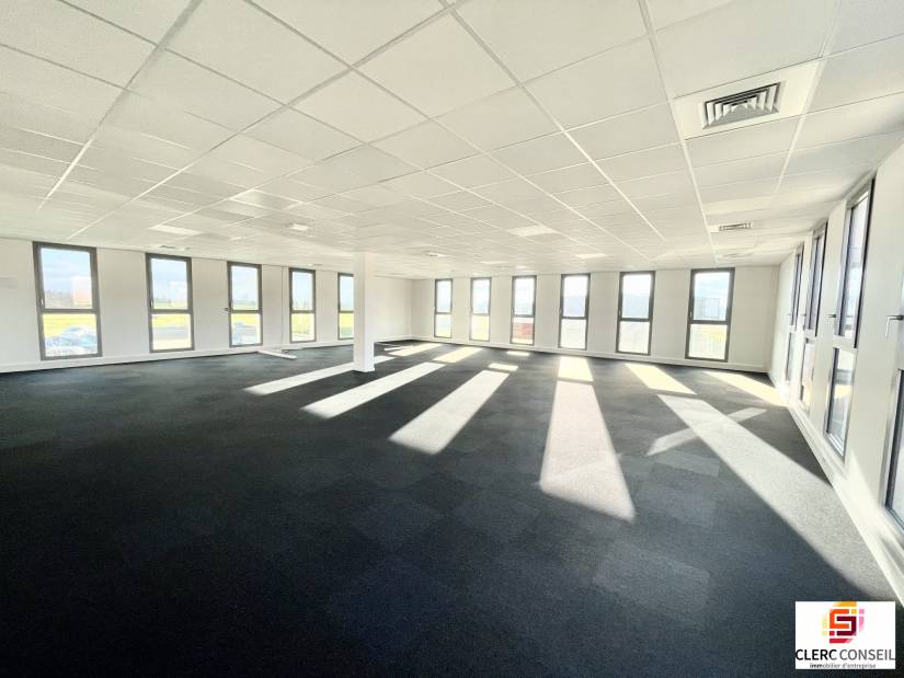 Location - Bureaux 282m² - Saint-martin-du-vivier