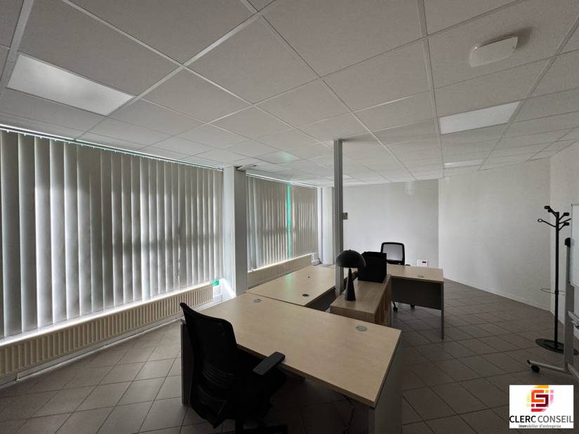 Vente - Bureaux 1078m² - Vironvay