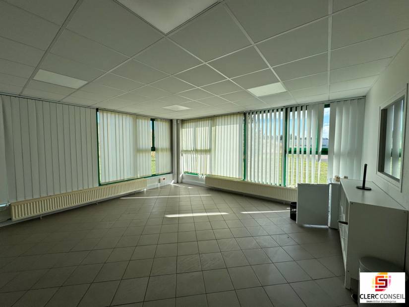 Vente - Bureaux 1078m² - Vironvay