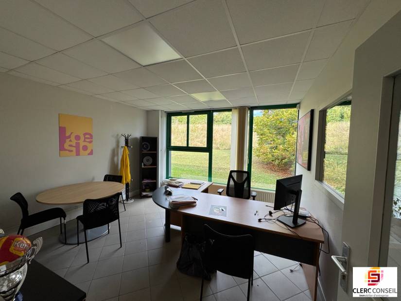 Vente - Bureaux 1078m² - Vironvay