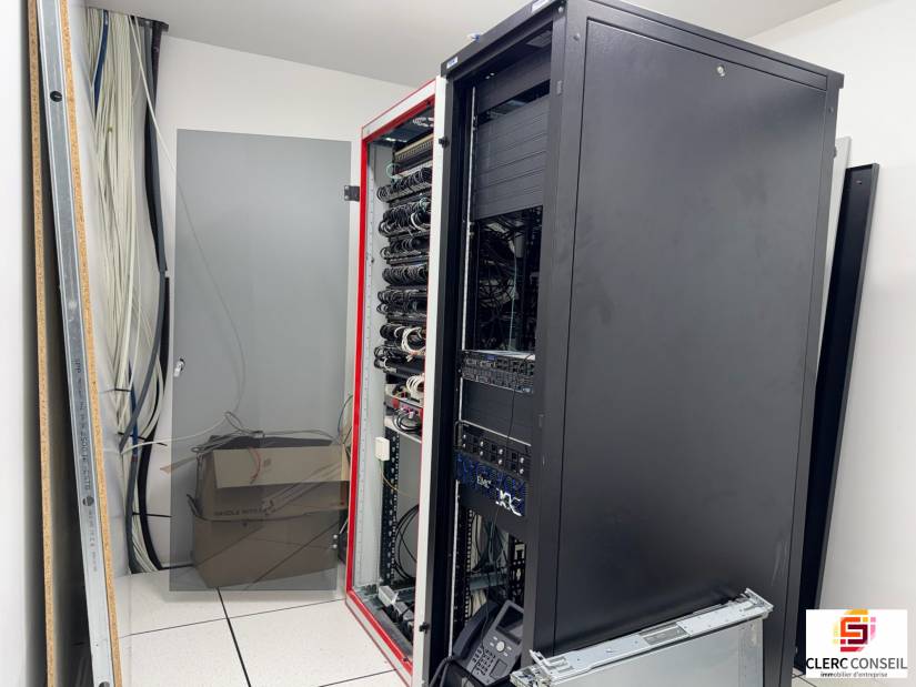 Vente - Bureaux 1078m² - Vironvay