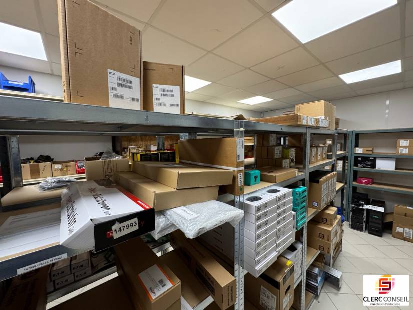 Vente - Bureaux 1078m² - Vironvay