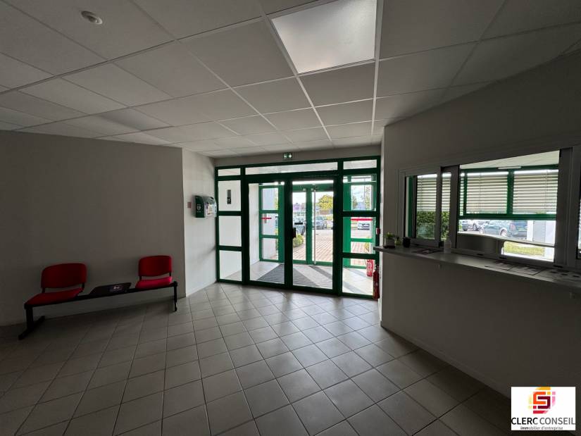 Vente - Bureaux 1078m² - Vironvay