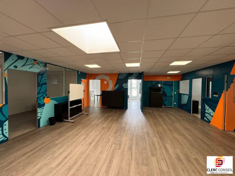 Vente - Bureaux 1078m² - Vironvay