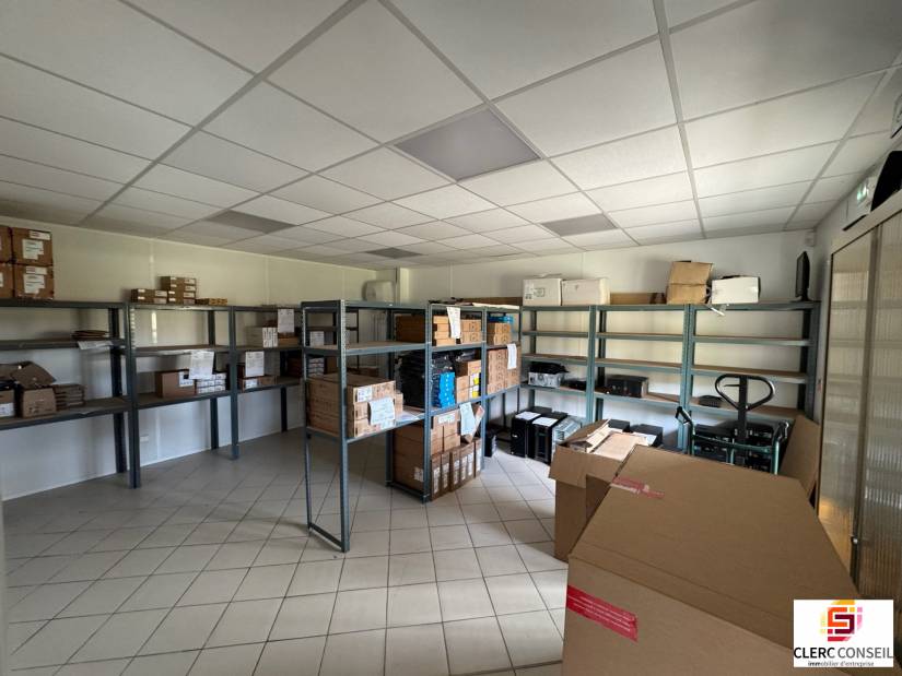 Vente - Bureaux 1078m² - Vironvay