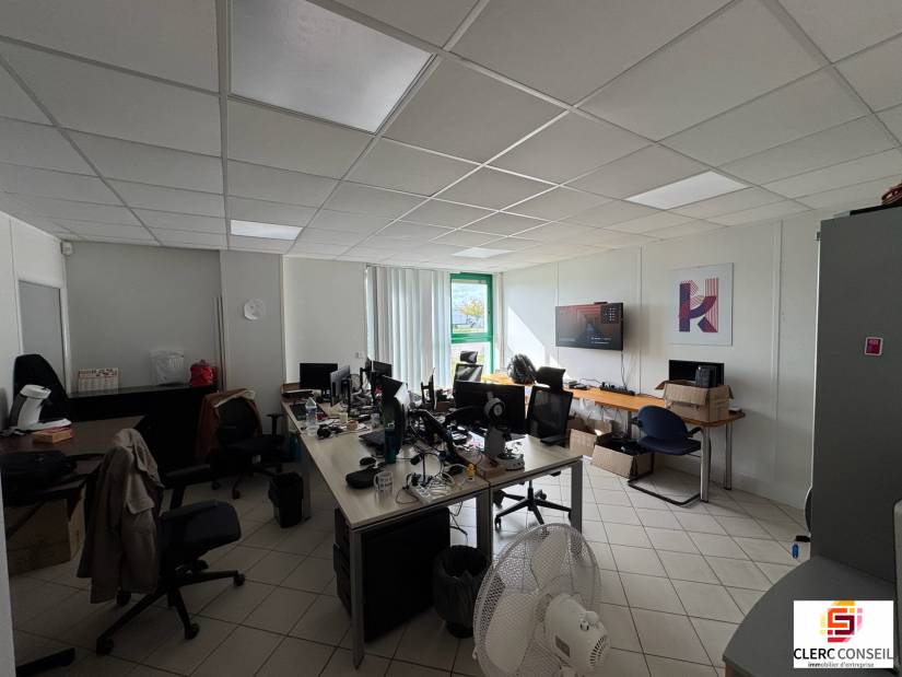 Vente - Bureaux 1078m² - Vironvay