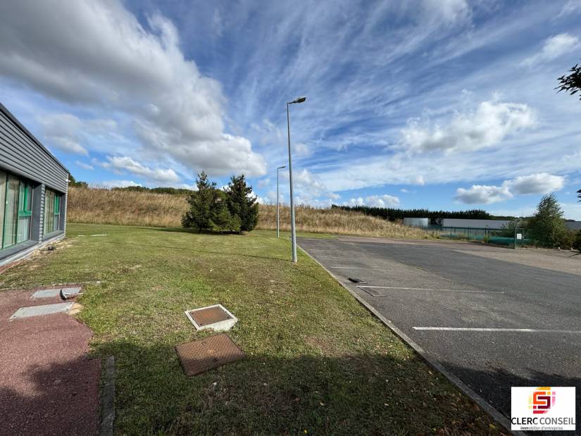 Vente - Bureaux 1078m² - Vironvay