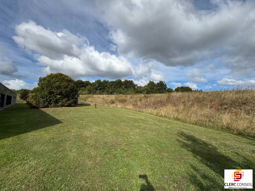 Vente - Bureaux 1078m² - Vironvay