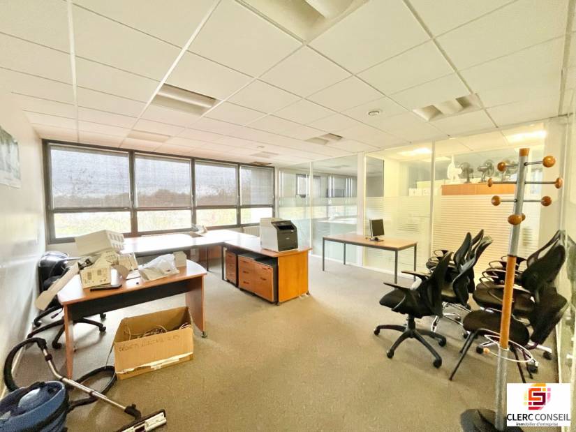 Location - Bureaux 146m² - Isneauville