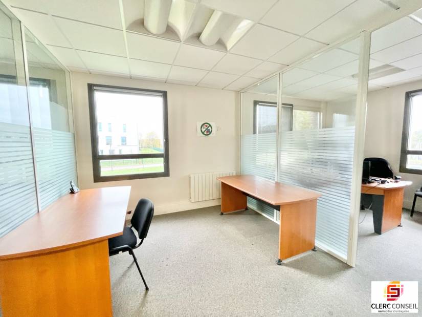 Location - Bureaux 146m² - Isneauville
