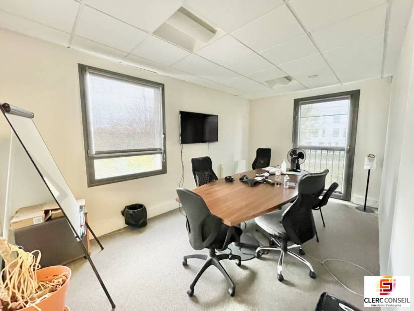 Location - Bureaux 146m² - Isneauville