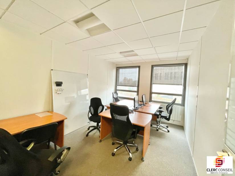 Location - Bureaux 146m² - Isneauville