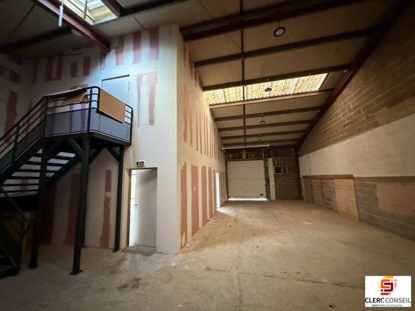 Location - Local d'activité 343m² - Saint-marcel