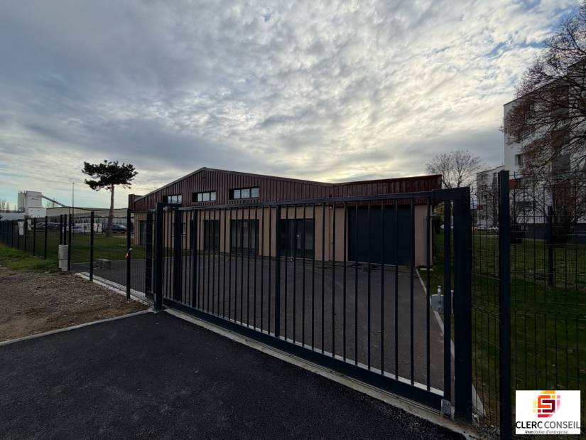 Location - Local d'activité 343m² - Saint-marcel