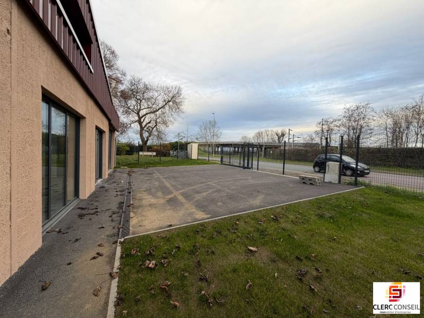 Location - Local d'activité 343m² - Saint-marcel