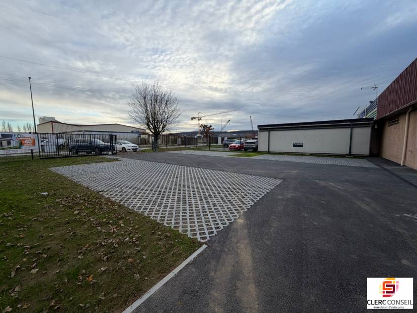 Location - Local d'activité 221m² - Saint-marcel