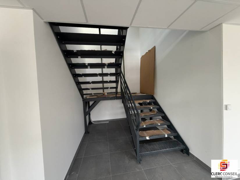 Location - Local d'activité 221m² - Saint-marcel