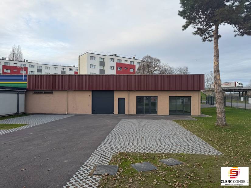 Location - Local d'activité 221m² - Saint-marcel