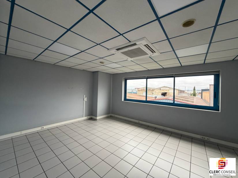 Location - Local d'activité 3105m² - Louviers