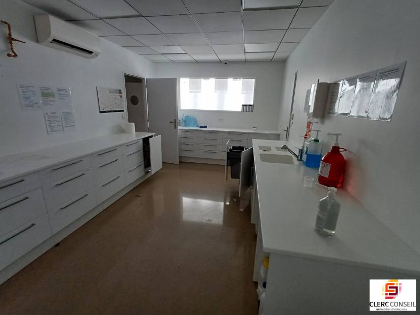 Location - Bureaux 548m² - Petit-couronne