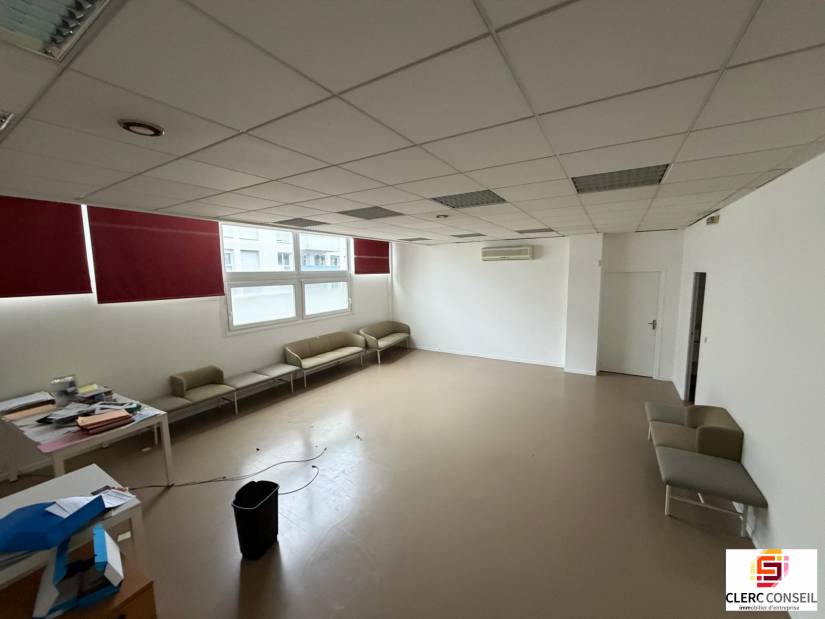Location - Bureaux 548m² - Petit-couronne