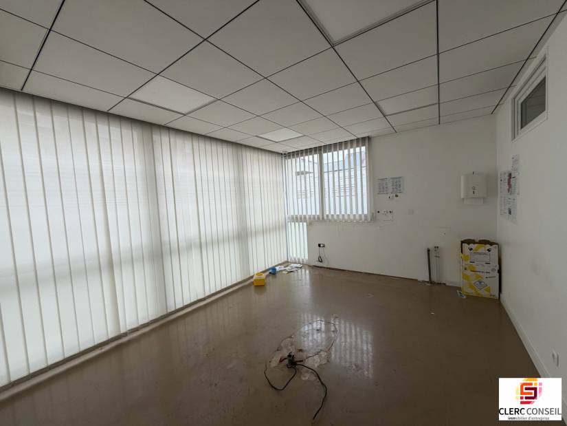 Location - Bureaux 548m² - Petit-couronne