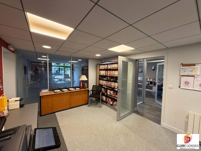 Location - Local commercial 210m² - Bois-guillaume