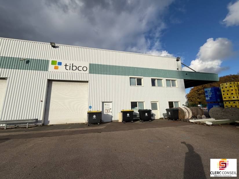 Location - Local d'activité 684m² - Grand-couronne