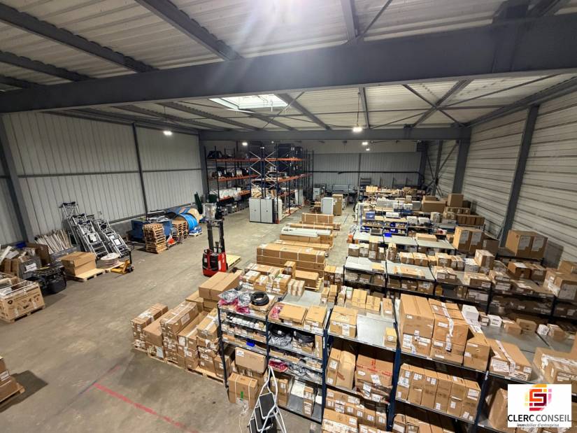 Location - Local d'activité 684m² - Grand-couronne