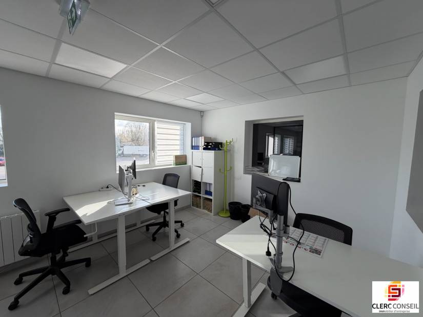 Location - Local d'activité 684m² - Grand-couronne