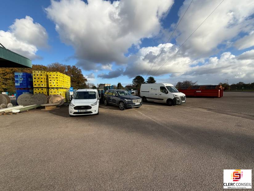 Location - Local d'activité 684m² - Grand-couronne