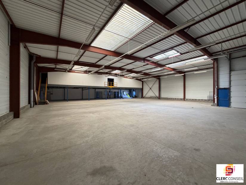 Location - Local d'activité 1500m² - La vaupalière