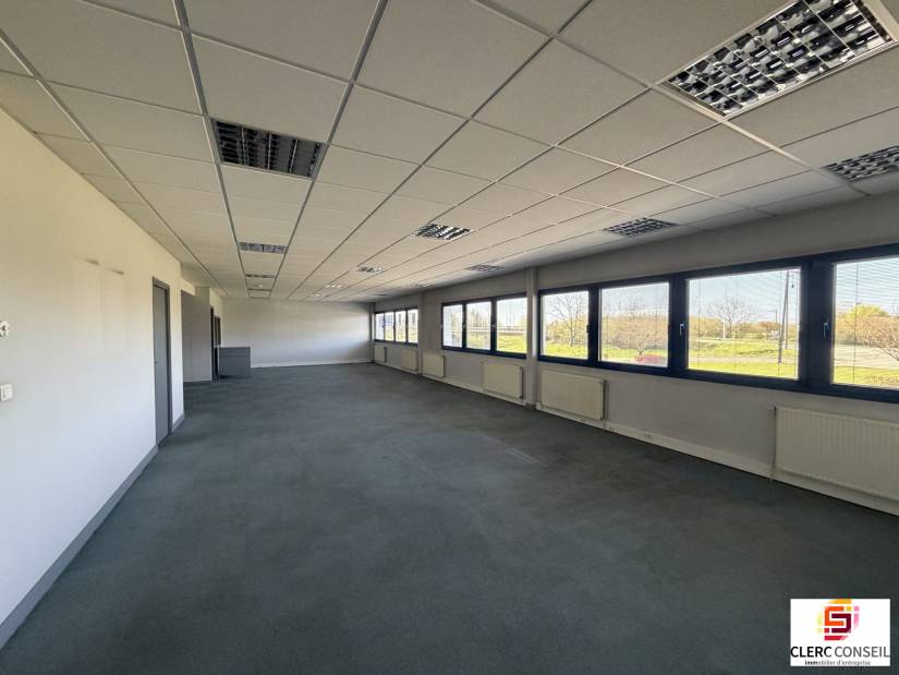 Location - Local d'activité 1500m² - La vaupalière