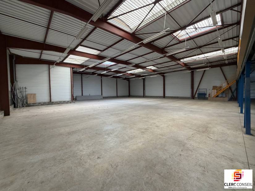 Location - Local d'activité 1500m² - La vaupalière