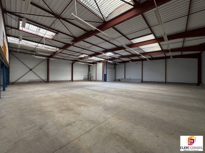 Location - Local d'activité 1500m² - La vaupalière