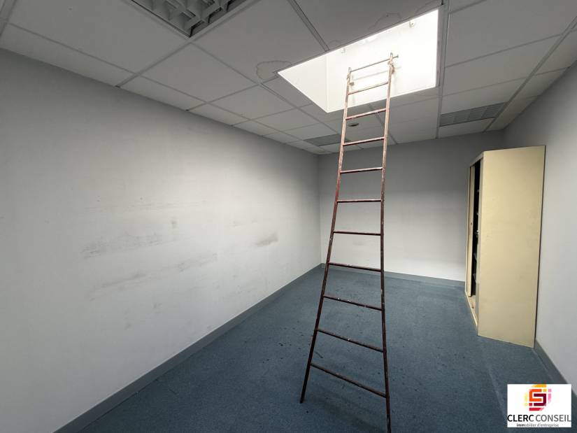 Location - Local d'activité 1500m² - La vaupalière