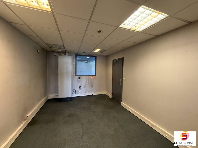 Location - Local d'activité 1500m² - La vaupalière