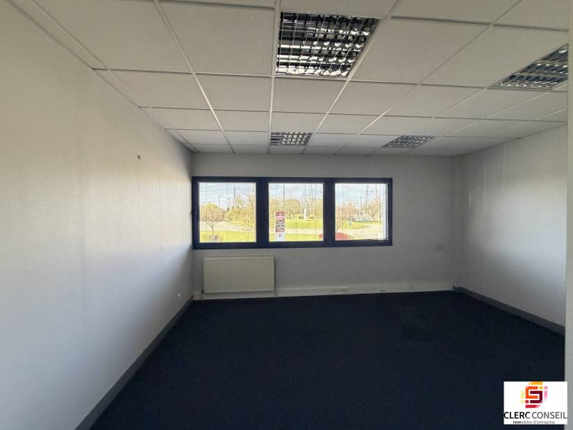 Location - Local d'activité 1500m² - La vaupalière