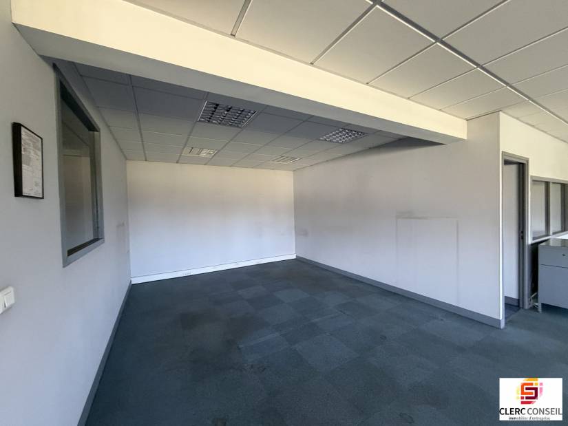 Location - Local d'activité 1500m² - La vaupalière