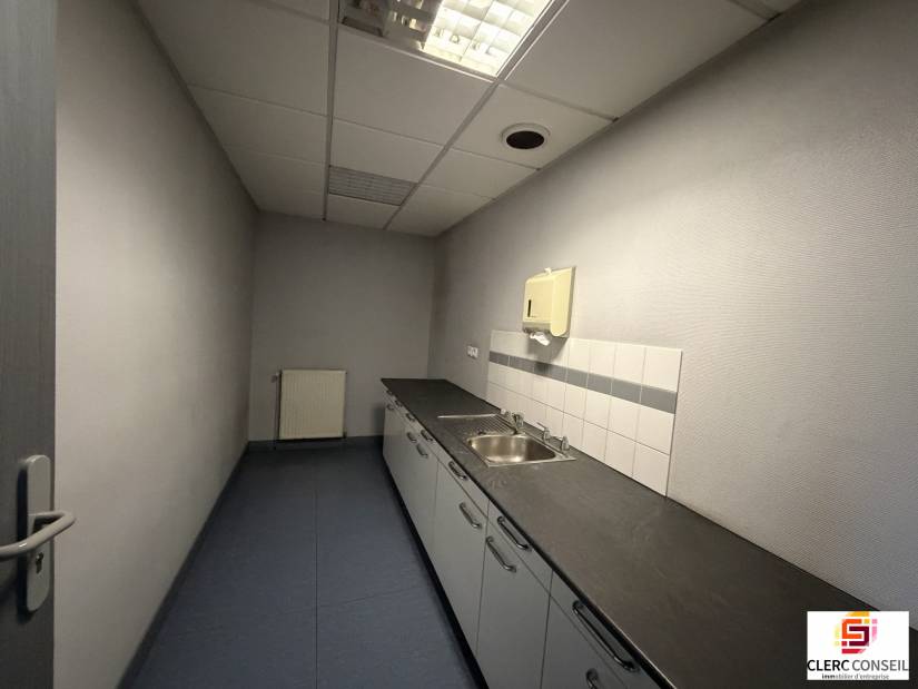 Location - Local d'activité 1500m² - La vaupalière