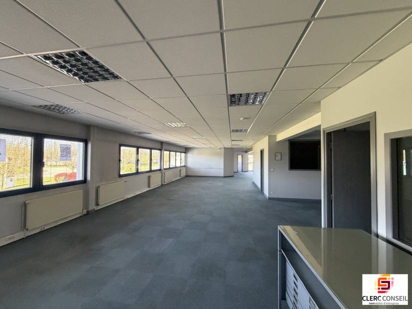 Location - Local d'activité 1500m² - La vaupalière