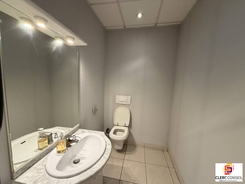 Location - Local d'activité 1500m² - La vaupalière