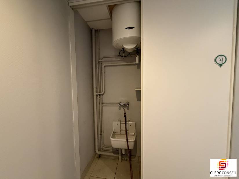 Location - Local d'activité 1500m² - La vaupalière