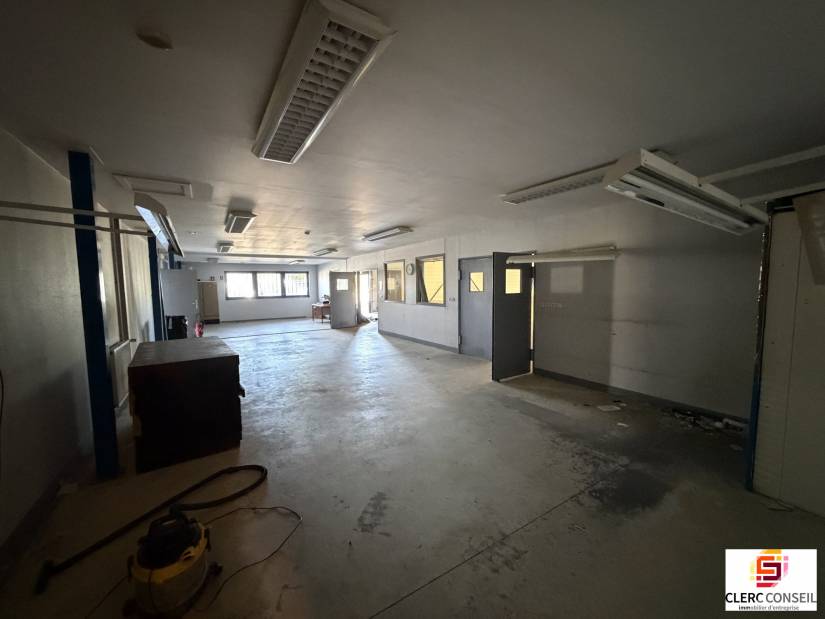 Location - Local d'activité 1500m² - La vaupalière