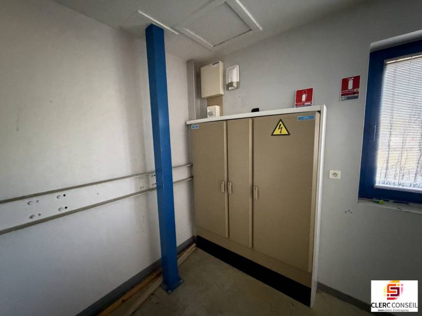 Location - Local d'activité 1500m² - La vaupalière