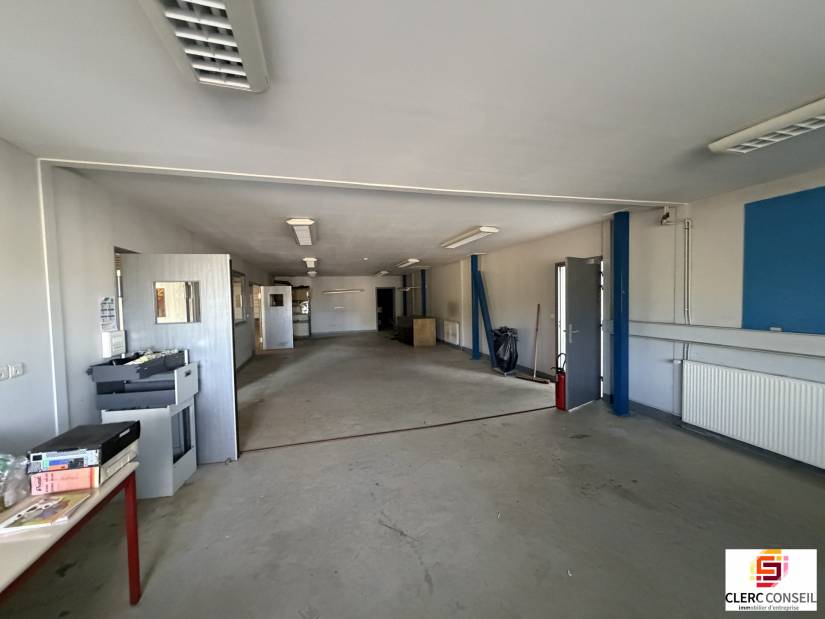 Location - Local d'activité 1500m² - La vaupalière