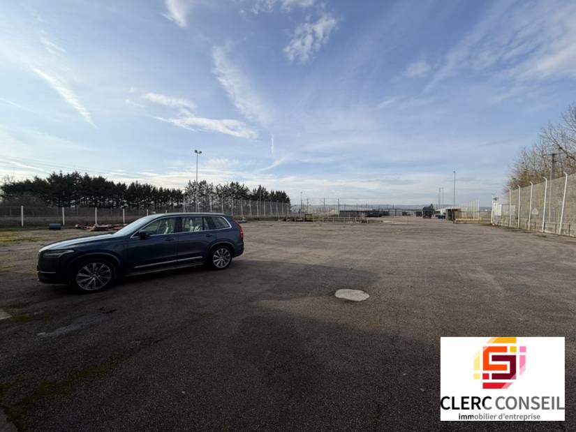 Vente - Local d'activité 700m² - Gaillon