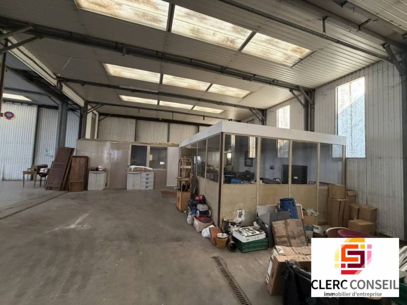 Vente - Local d'activité 700m² - Gaillon